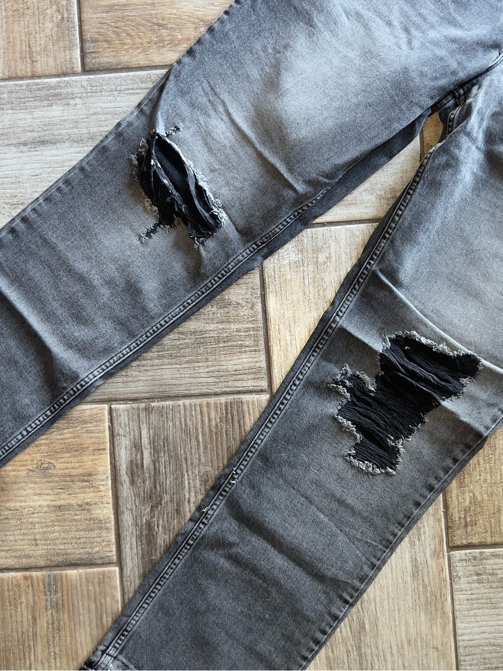 NWT Good American Good Icon black acid distressed jeans - Picture 3 of 9